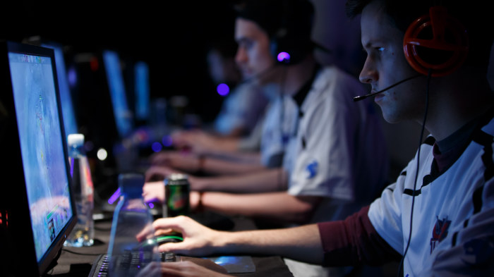 Esportes Eletrônicos: O Crescimento dos eSports no Cenário Competitivo