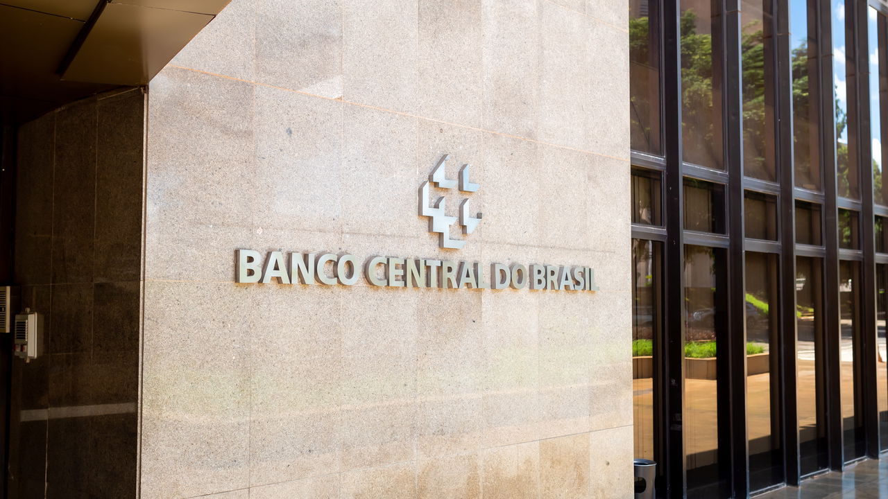 Copom sinaliza Selic de 14,75% e maior taxa de juros desde 2006