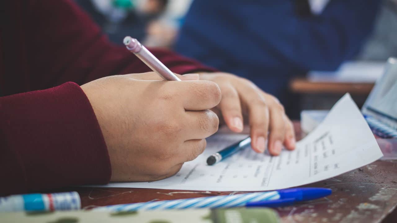 Concurso UFMS 2025 oferece 48 vagas para técnico-administrativo com salários de até R$ 5,9 mil