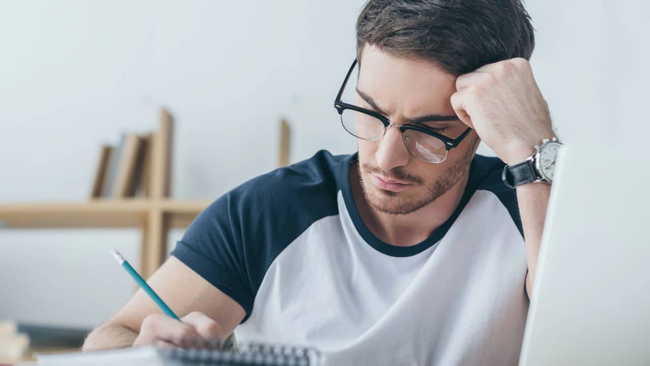 Concurso UPE 2025 oferece 58 vagas para professor com salários a partir de R$ 4,2 mil