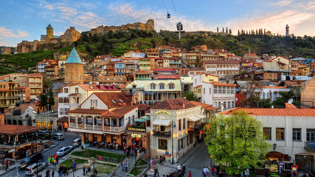 Tbilisi surpreende viajantes com tradição, beleza e hospitalidade