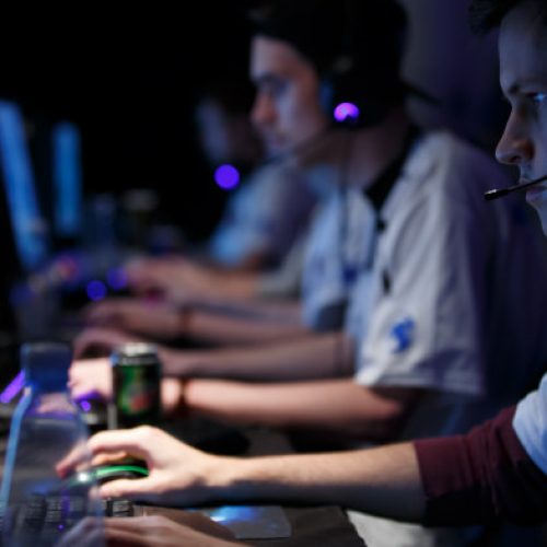 Esportes Eletrônicos: O Crescimento dos eSports no Cenário Competitivo